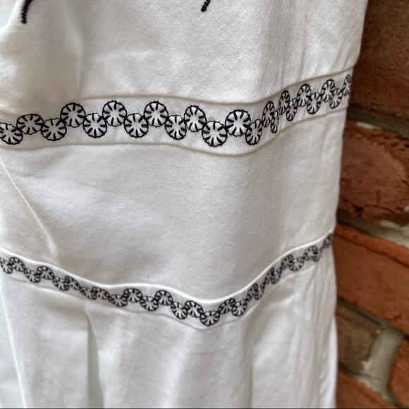 Dorby Woman White Black Embroidered Floral Dress - Picture 7 of 9